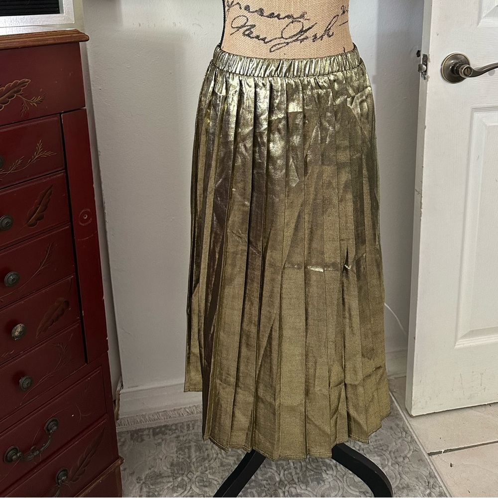 🆕Calligraphie Gold Metallic Pleated Skirt